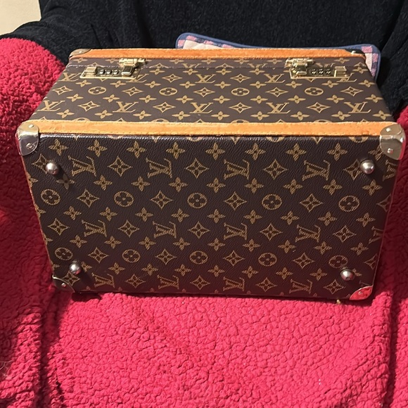 Vintage Louis Vuitton beauty case with mirror - Picture 3 of 7